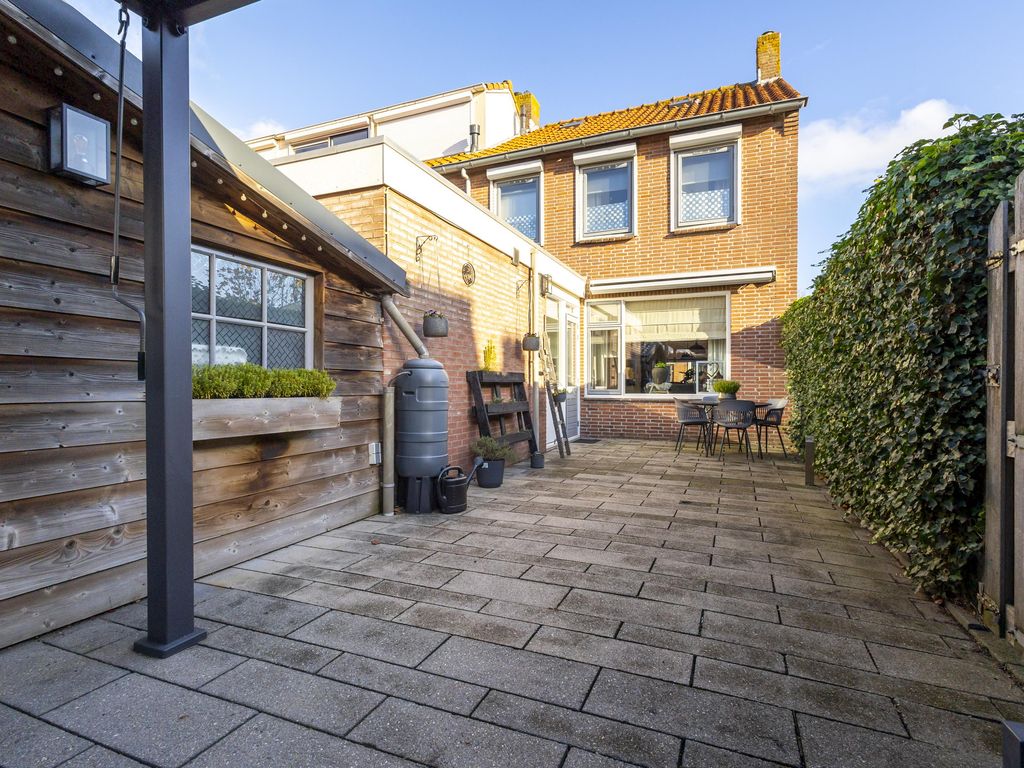 Van Ruysdaelstraat 2, Hardinxveld-Giessendam