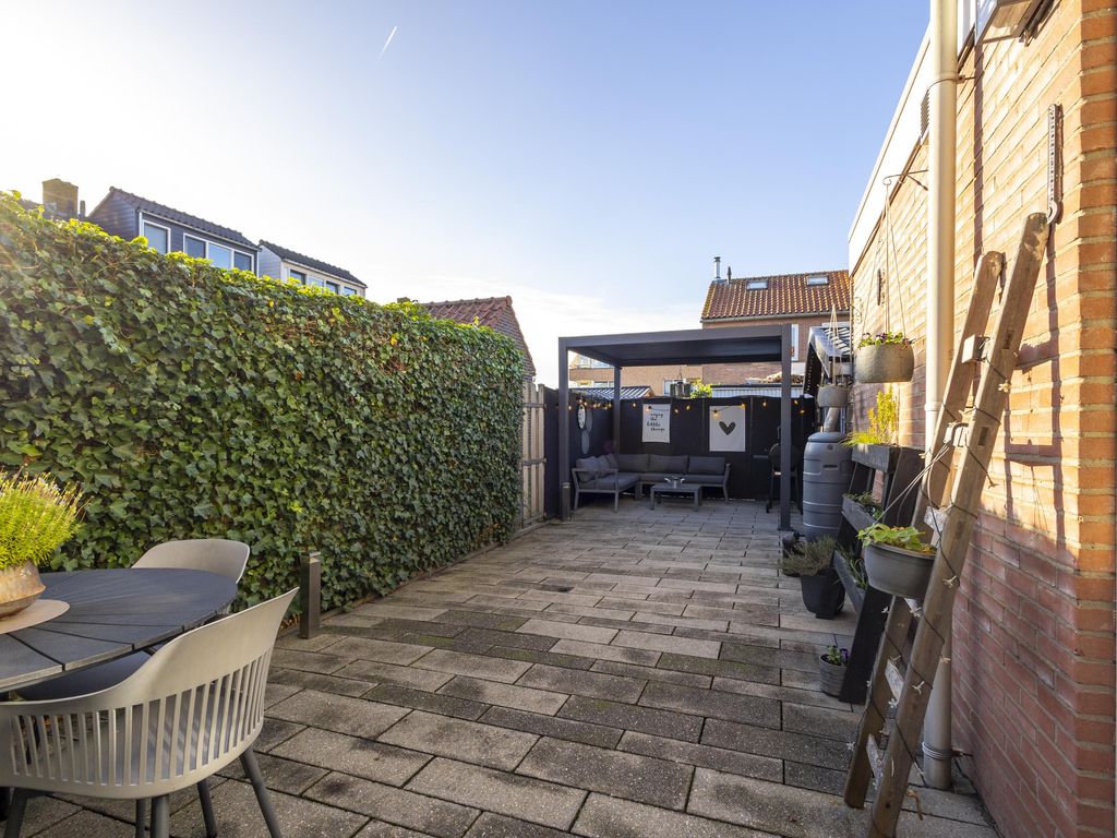 Van Ruysdaelstraat 2, Hardinxveld-Giessendam