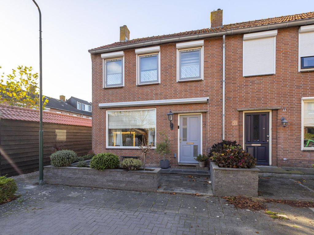 Van Ruysdaelstraat 2, Hardinxveld-Giessendam