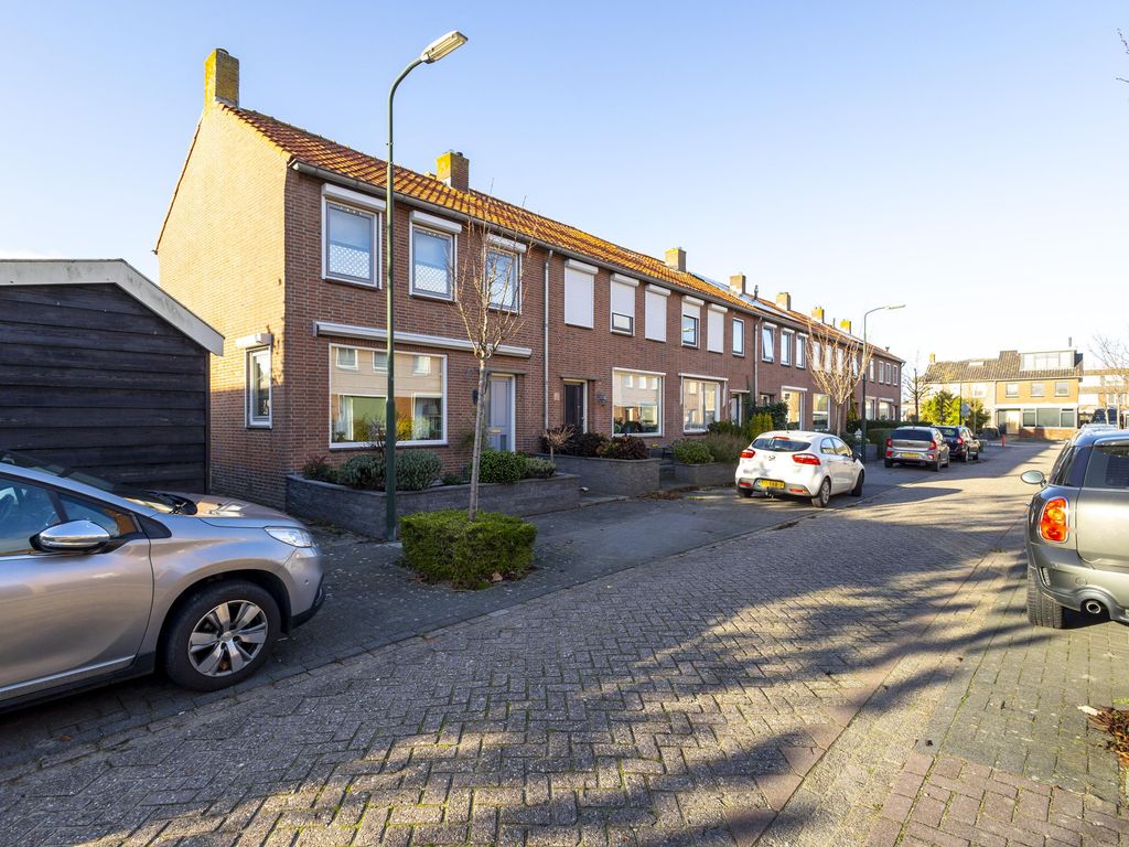 Van Ruysdaelstraat 2, Hardinxveld-Giessendam