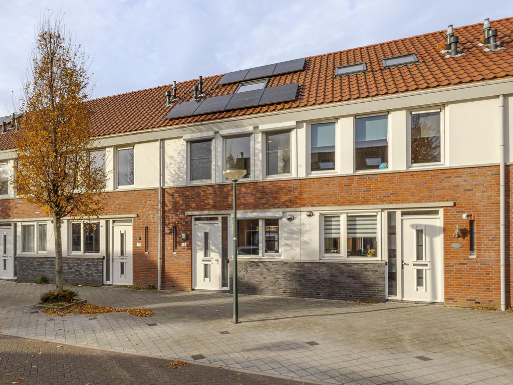 Troelstrastraat 15, HARDINXVELD-GIESSENDAM