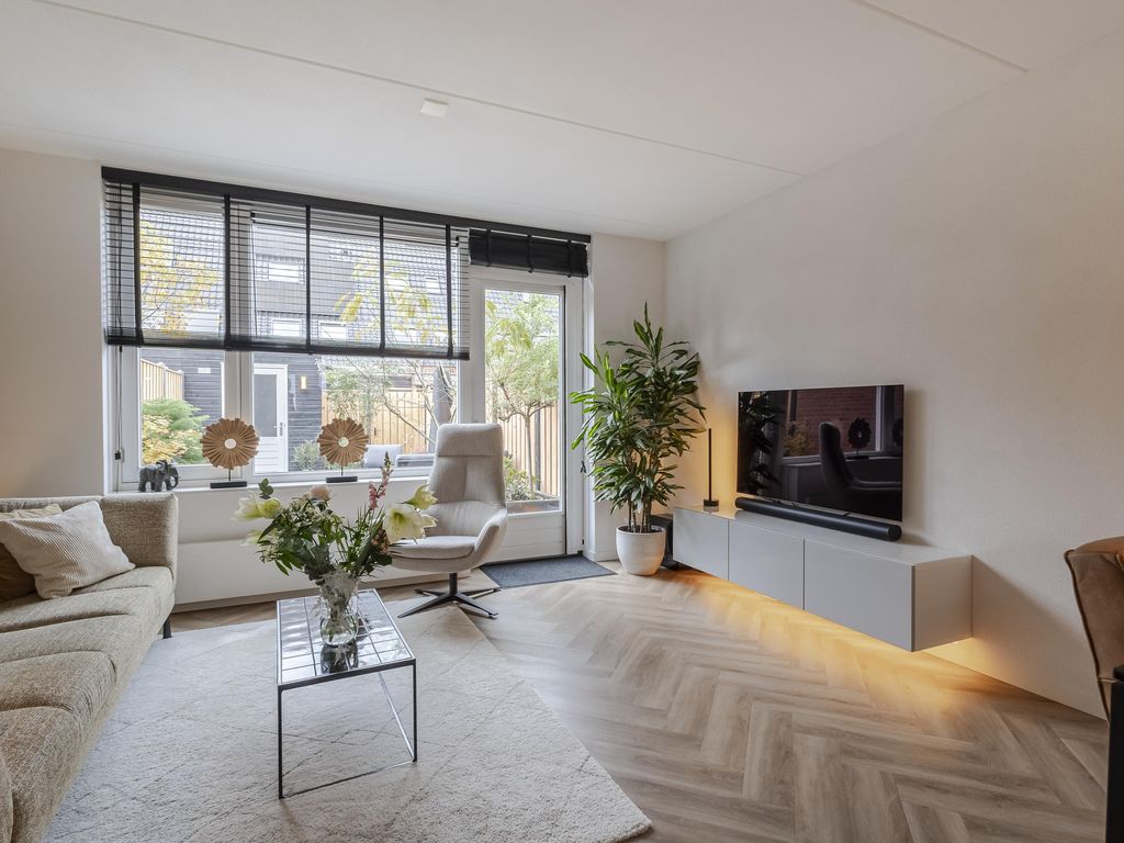 Troelstrastraat 15, HARDINXVELD-GIESSENDAM