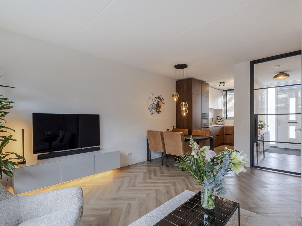 Troelstrastraat 15, HARDINXVELD-GIESSENDAM