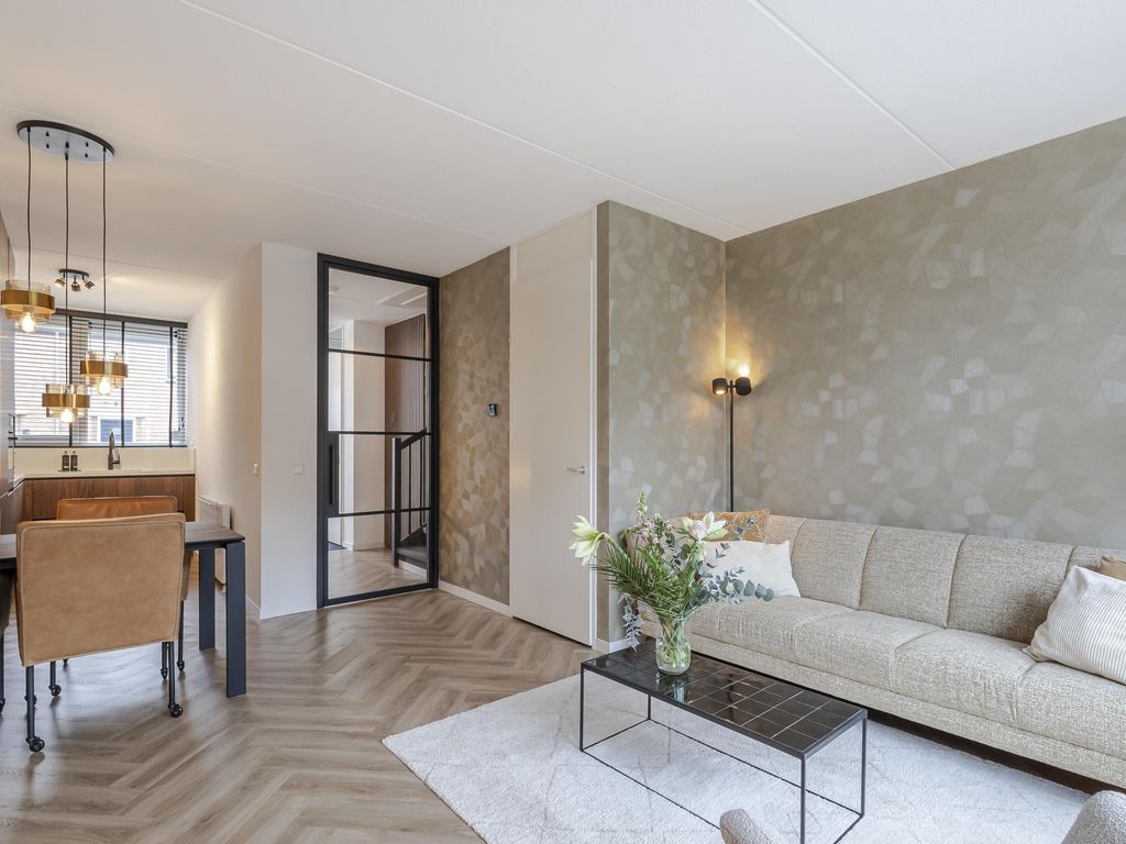 Troelstrastraat 15, HARDINXVELD-GIESSENDAM