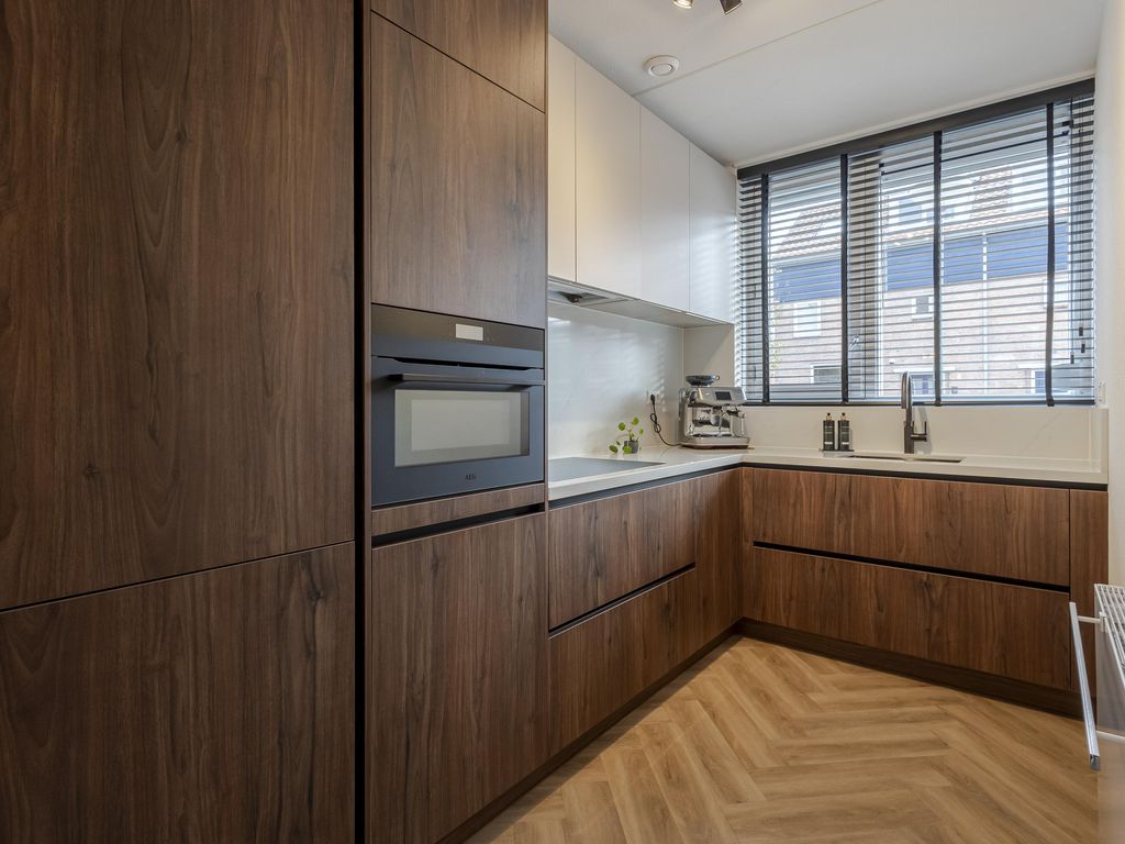 Troelstrastraat 15, HARDINXVELD-GIESSENDAM