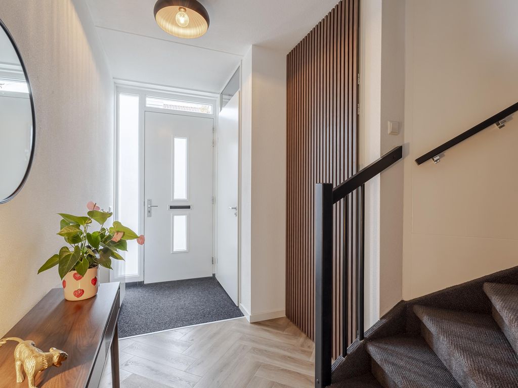 Troelstrastraat 15, HARDINXVELD-GIESSENDAM