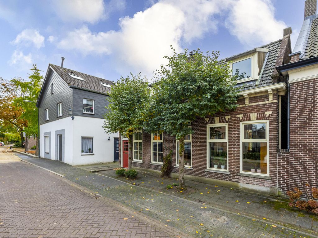 Peulenstraat-zuid 17, HARDINXVELD-GIESSENDAM