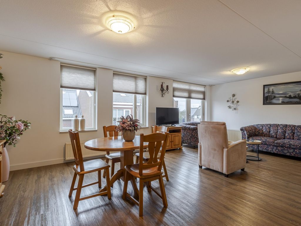 Lijnbaanplein 4, GIESSENBURG