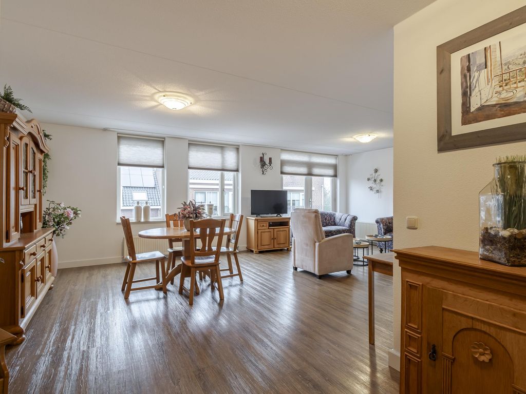 Lijnbaanplein 4, GIESSENBURG