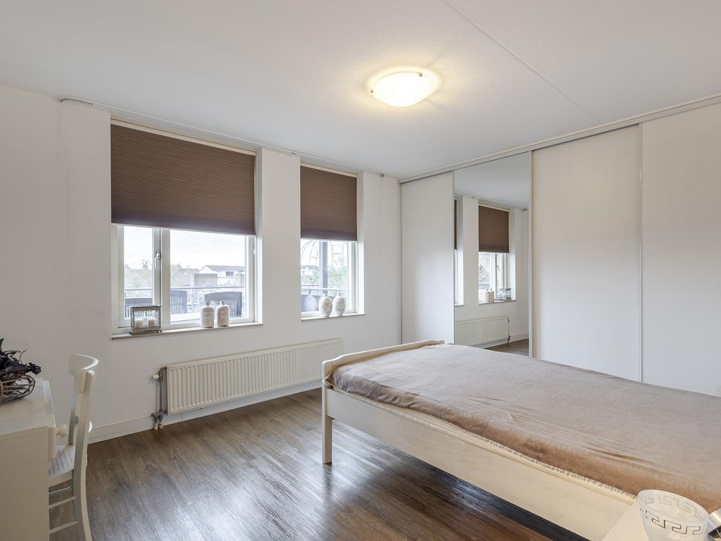 Lijnbaanplein 4, GIESSENBURG