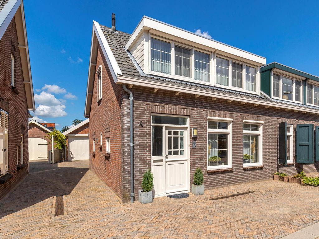 Weteringstraat 11, HARDINXVELD-GIESSENDAM
