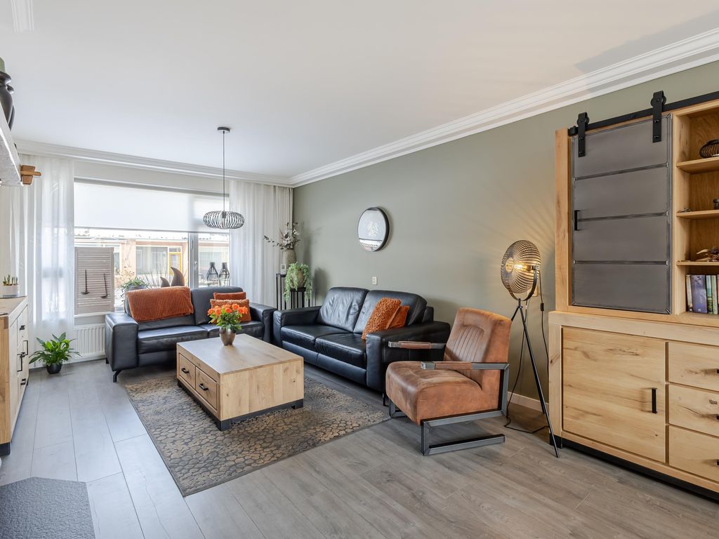 Paulus Potterstraat 16, HARDINXVELD-GIESSENDAM