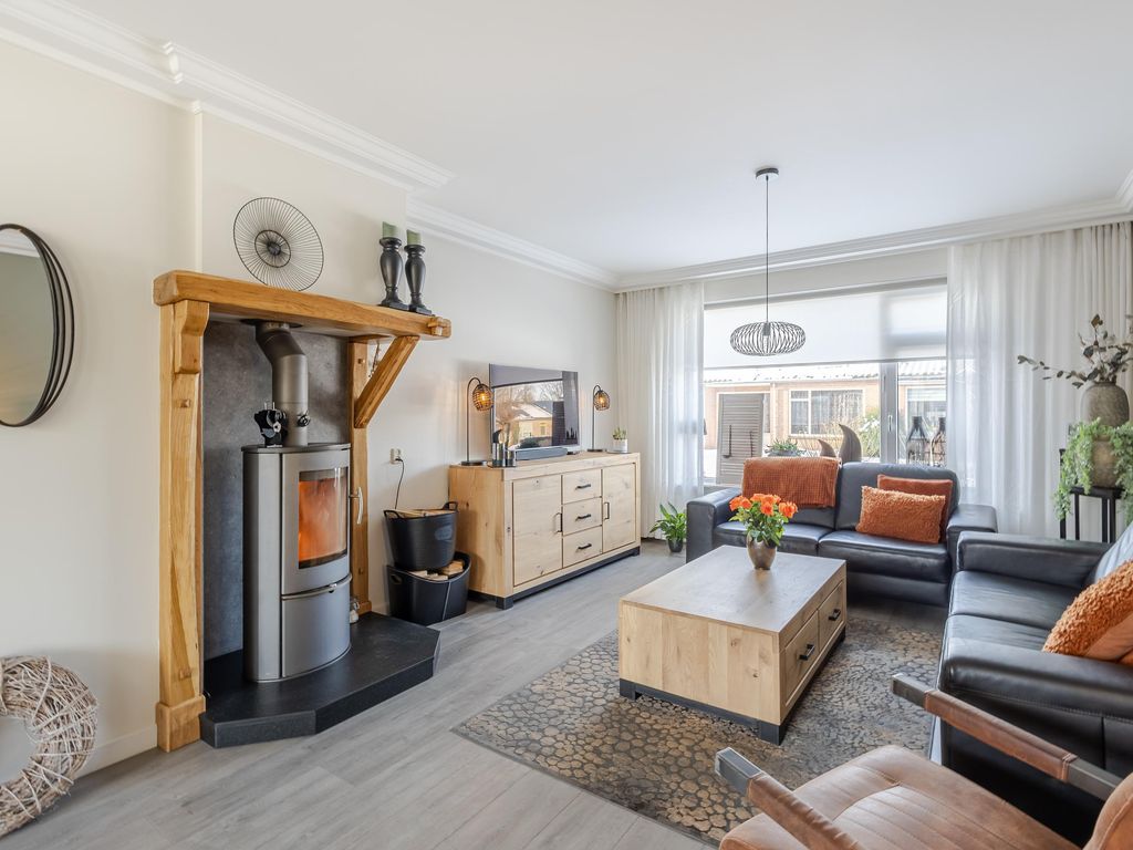 Paulus Potterstraat 16, HARDINXVELD-GIESSENDAM