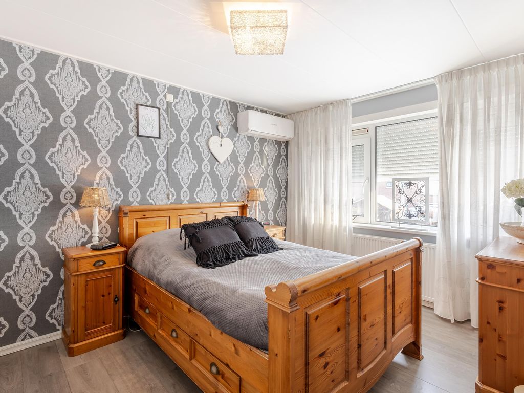 Paulus Potterstraat 16, HARDINXVELD-GIESSENDAM