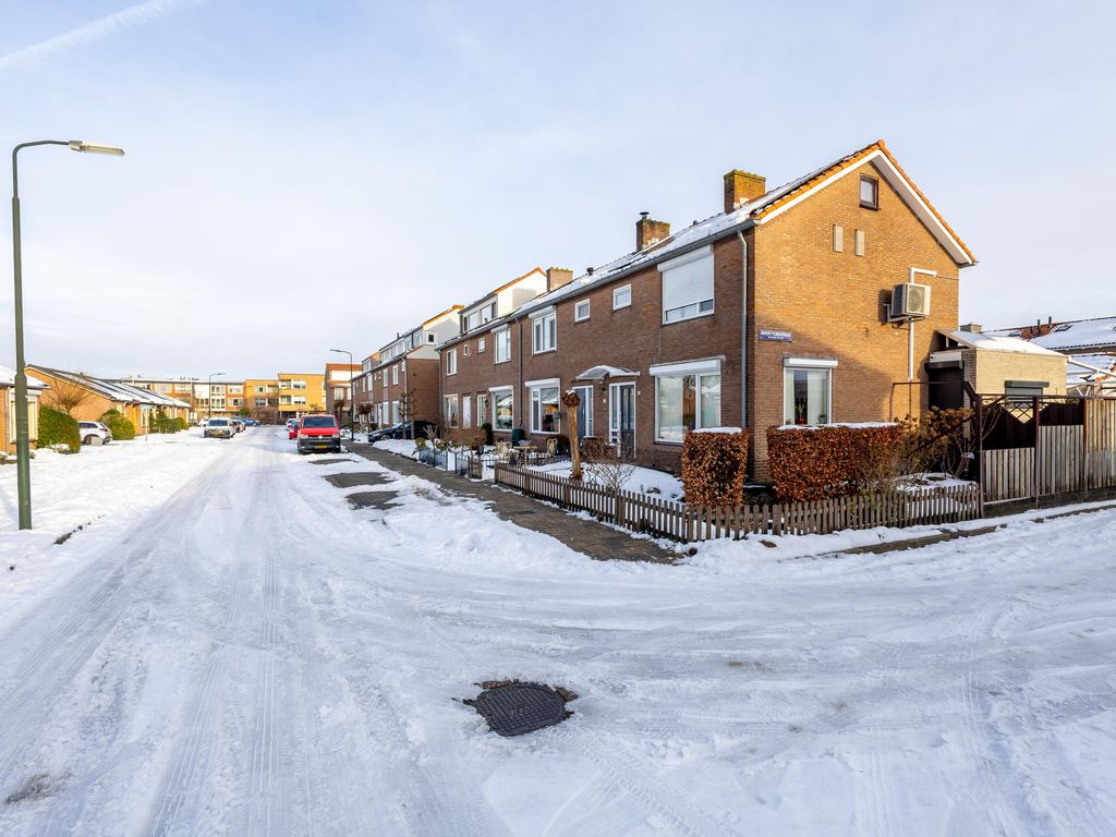 Paulus Potterstraat 16, HARDINXVELD-GIESSENDAM