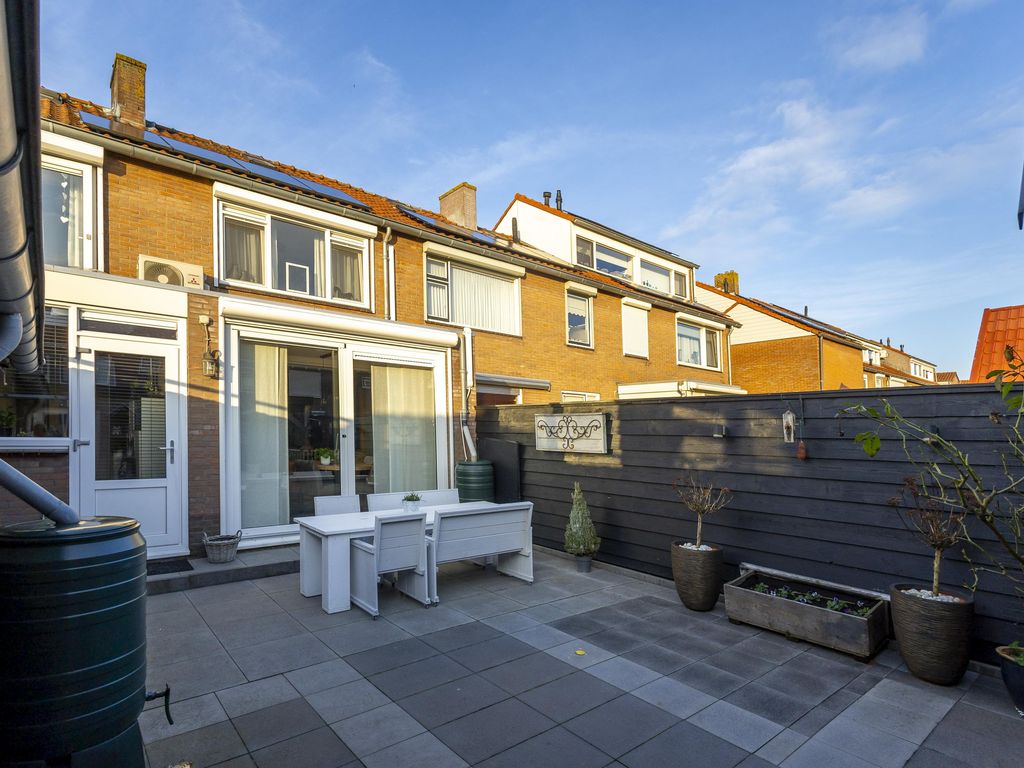 Paulus Potterstraat 16, HARDINXVELD-GIESSENDAM