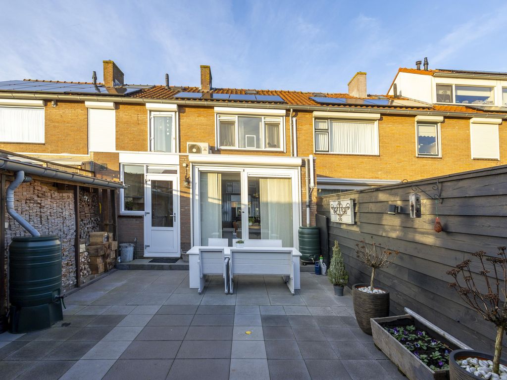 Paulus Potterstraat 16, HARDINXVELD-GIESSENDAM