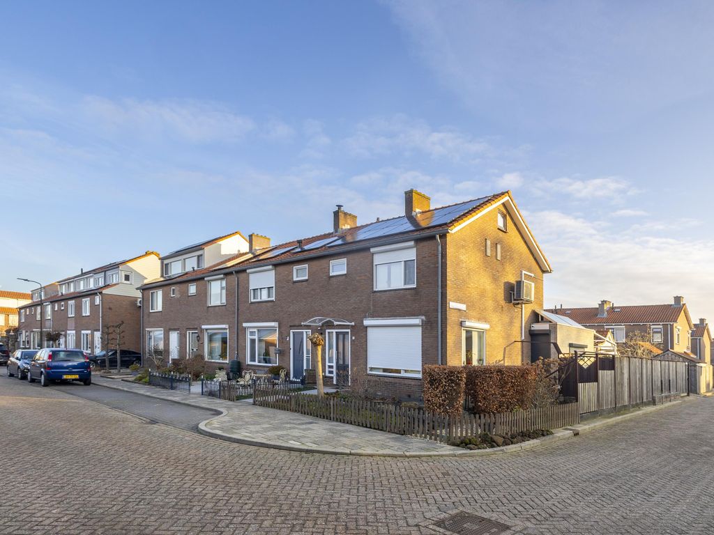 Paulus Potterstraat 16, HARDINXVELD-GIESSENDAM