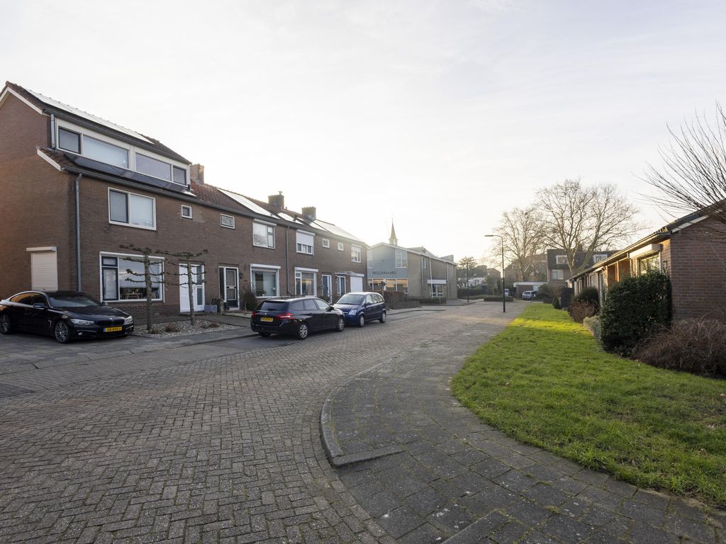 Paulus Potterstraat 16, HARDINXVELD-GIESSENDAM