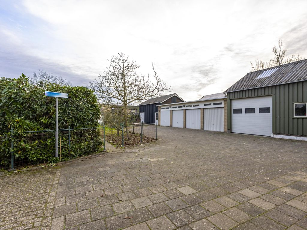 Buitendams 415, HARDINXVELD-GIESSENDAM