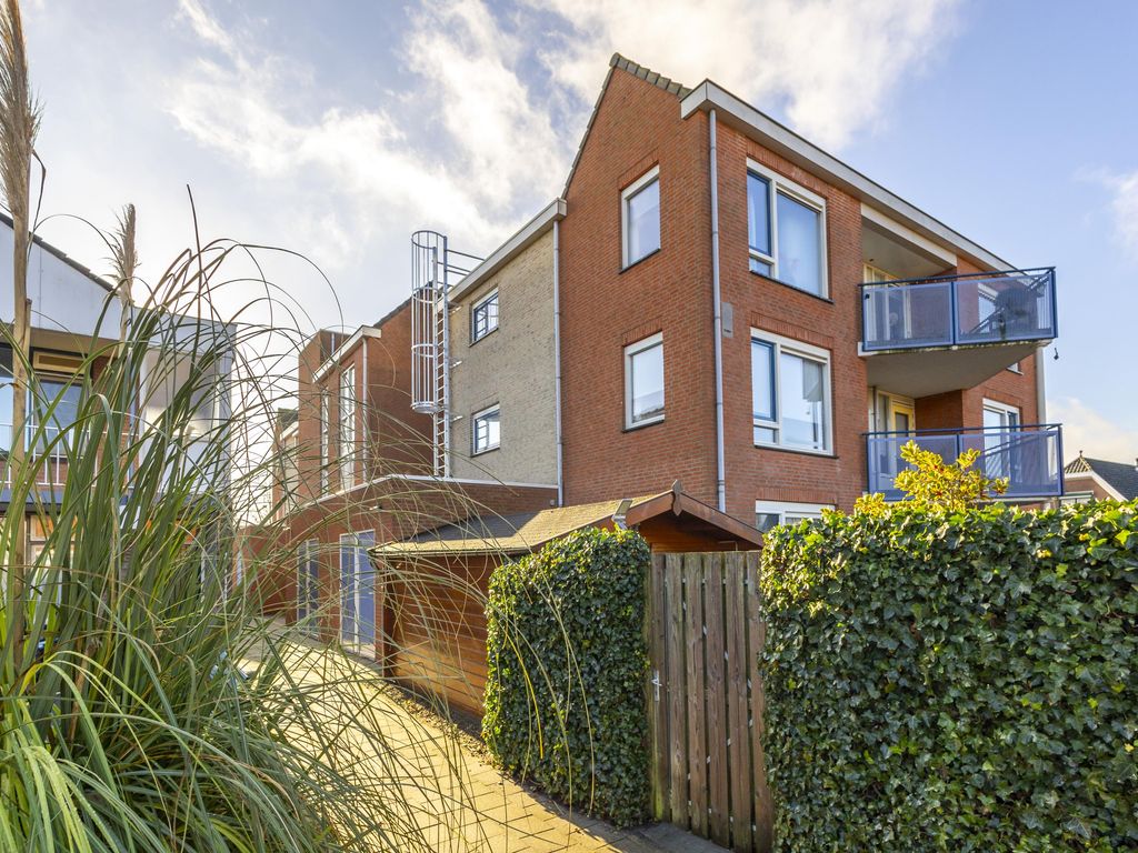 Koningin Wilhelminalaan 101, HARDINXVELD-GIESSENDAM