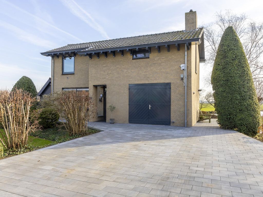 Muisbroekseweg 24, GIESSENBURG