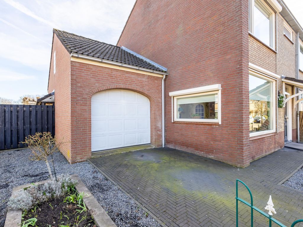 Graaf Adolfstraat 1, HARDINXVELD-GIESSENDAM