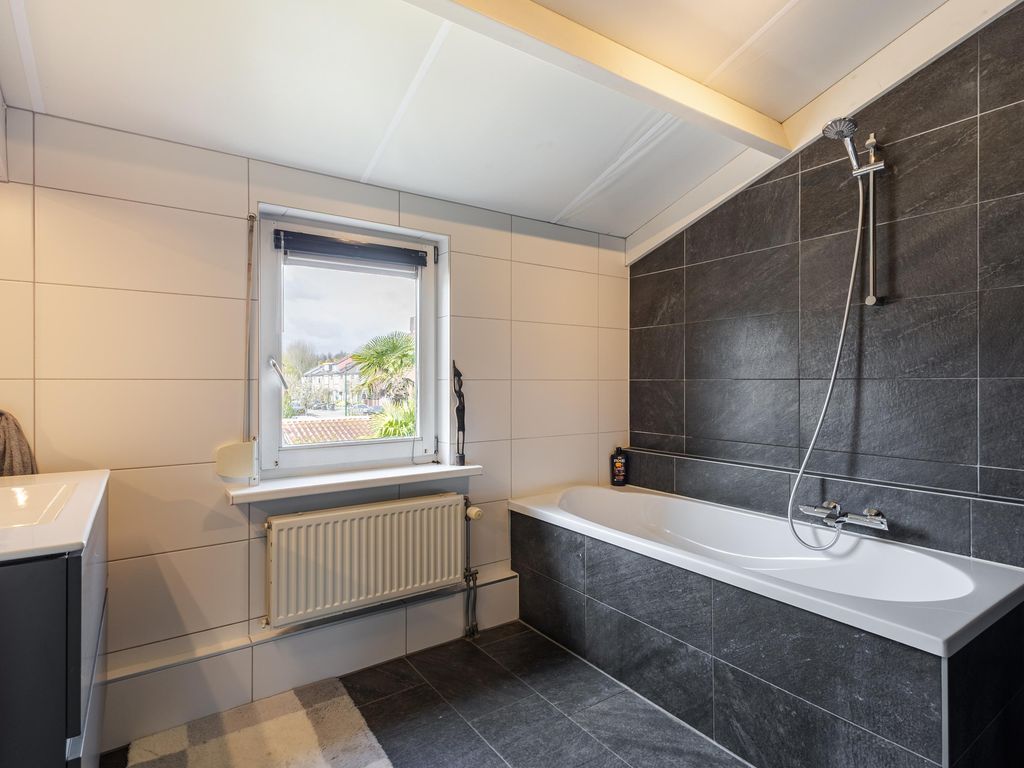 Hofweerstraat 4, HARDINXVELD-GIESSENDAM