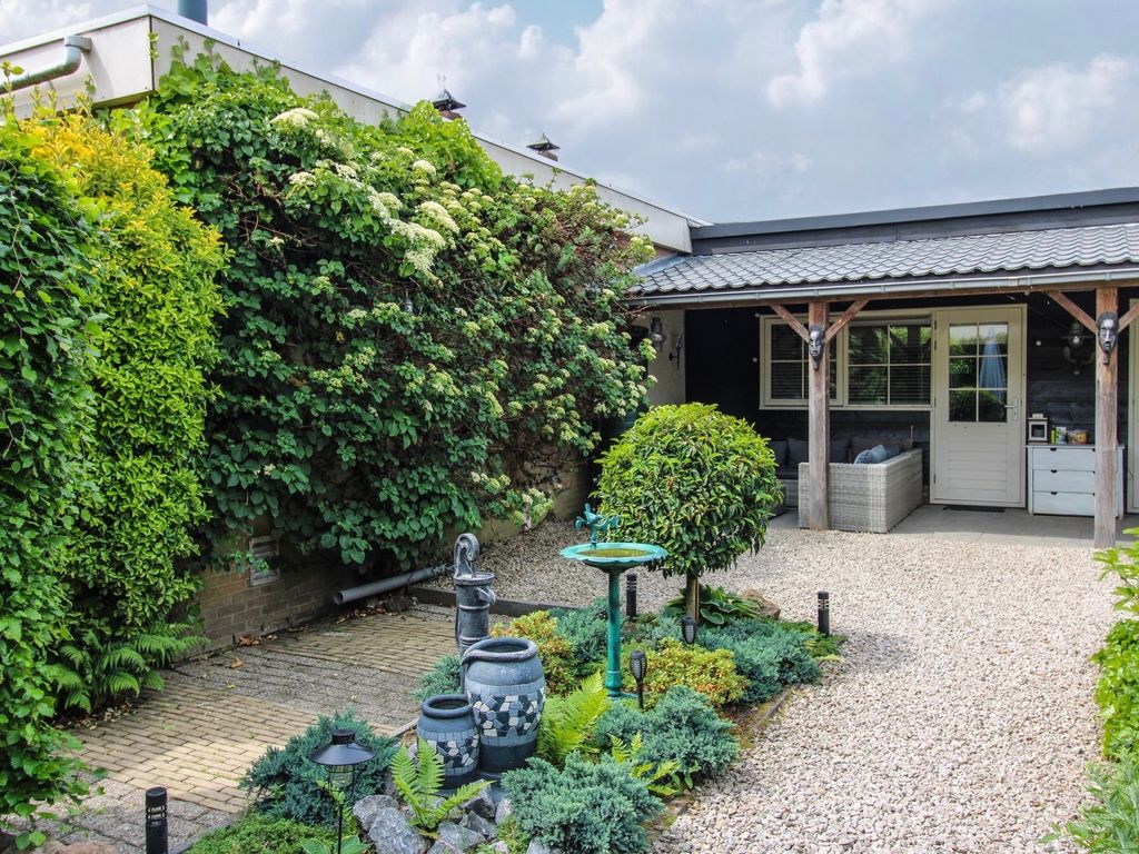 Hofweerstraat 4, HARDINXVELD-GIESSENDAM