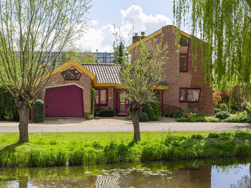 Knobbelzwaan 4, Hardinxveld-giessendam