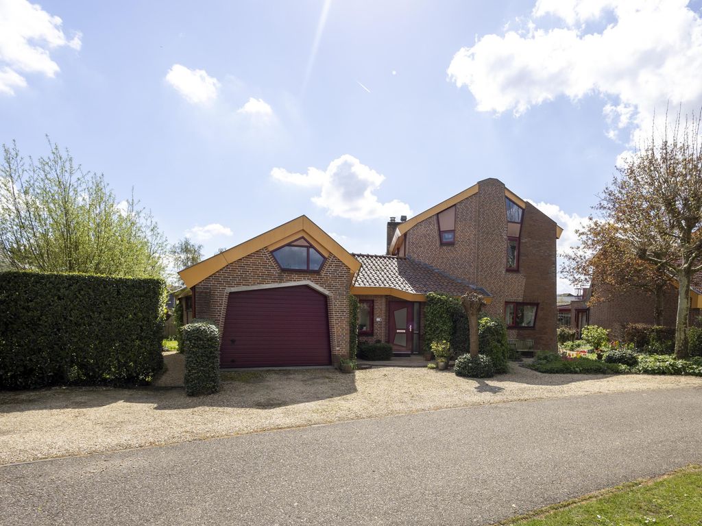 Knobbelzwaan 4, Hardinxveld-Giessendam