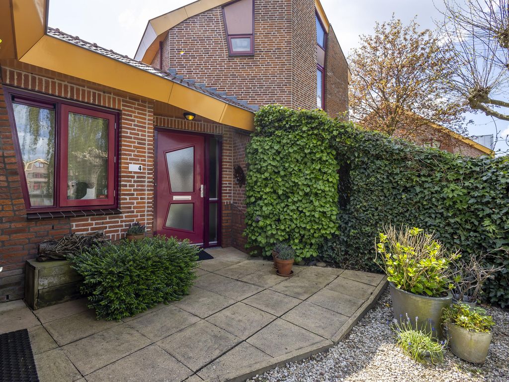 Knobbelzwaan 4, Hardinxveld-Giessendam