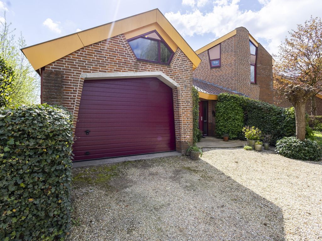 Knobbelzwaan 4, Hardinxveld-Giessendam