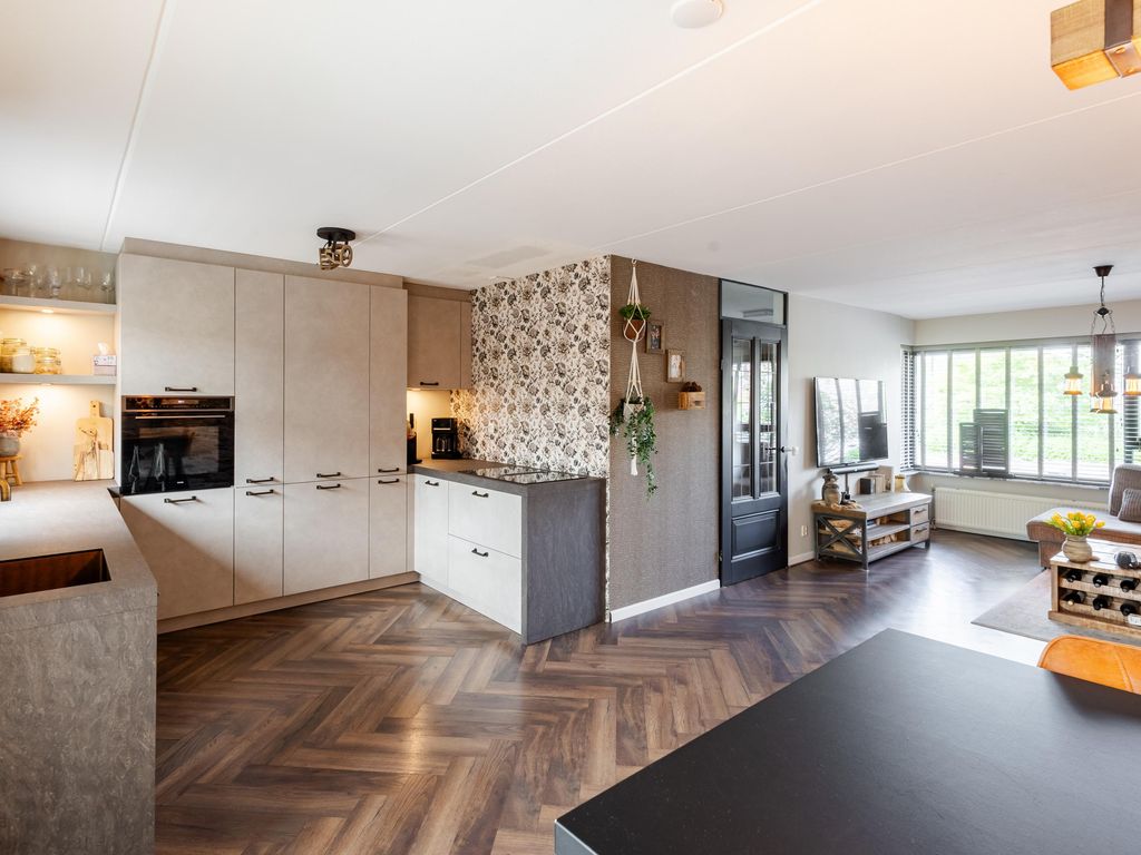 Ekster 4, HARDINXVELD-GIESSENDAM