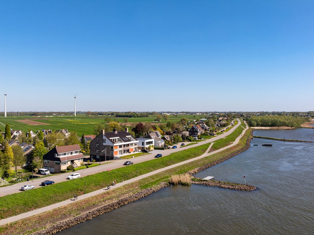 Rivierdijk 199, HARDINXVELD-GIESSENDAM