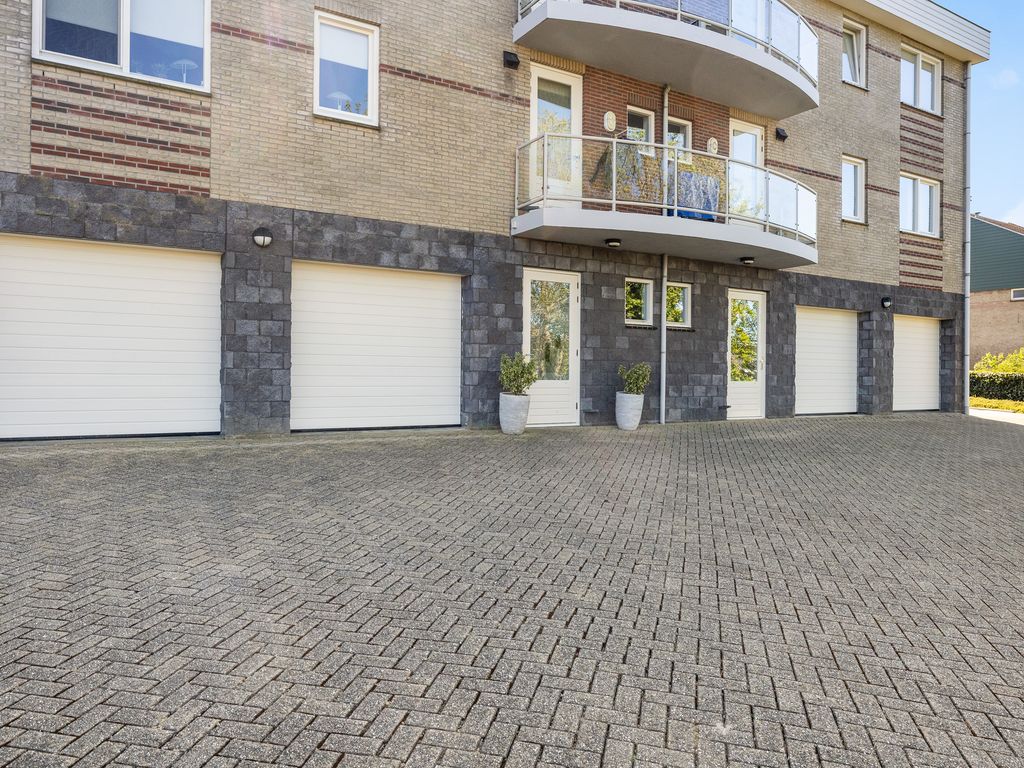 Rivierdijk 199, HARDINXVELD-GIESSENDAM