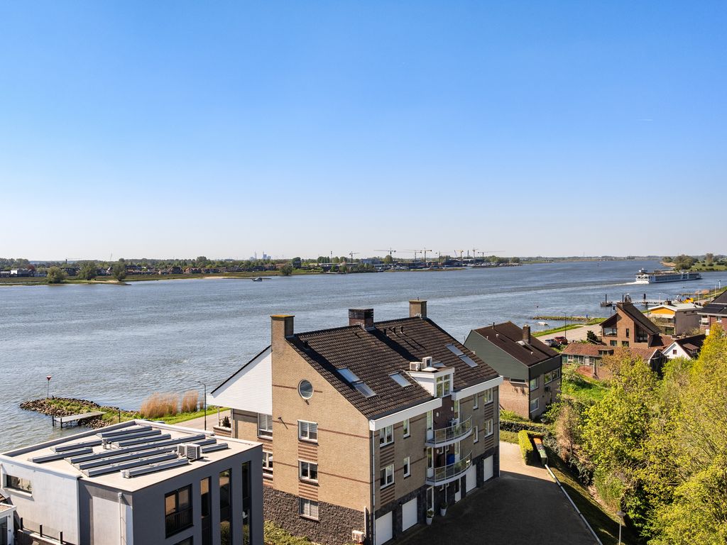 Rivierdijk 199, HARDINXVELD-GIESSENDAM