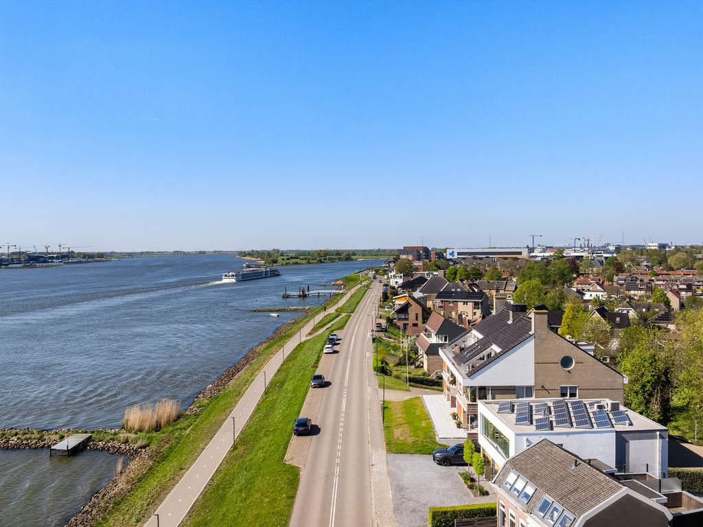 Rivierdijk 199, HARDINXVELD-GIESSENDAM