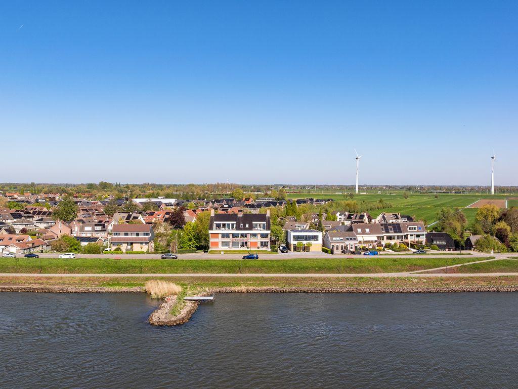 Rivierdijk 199, HARDINXVELD-GIESSENDAM