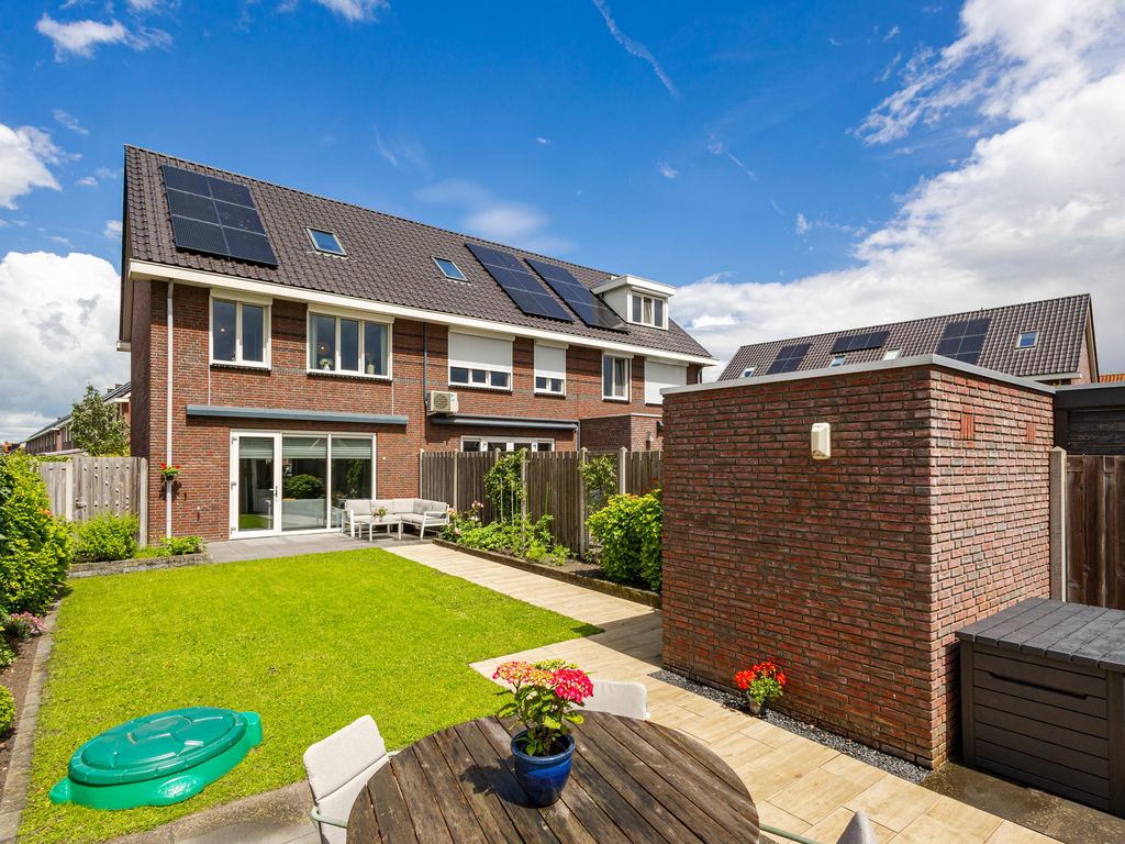 Prinses Margrietstraat 28, HARDINXVELD-GIESSENDAM