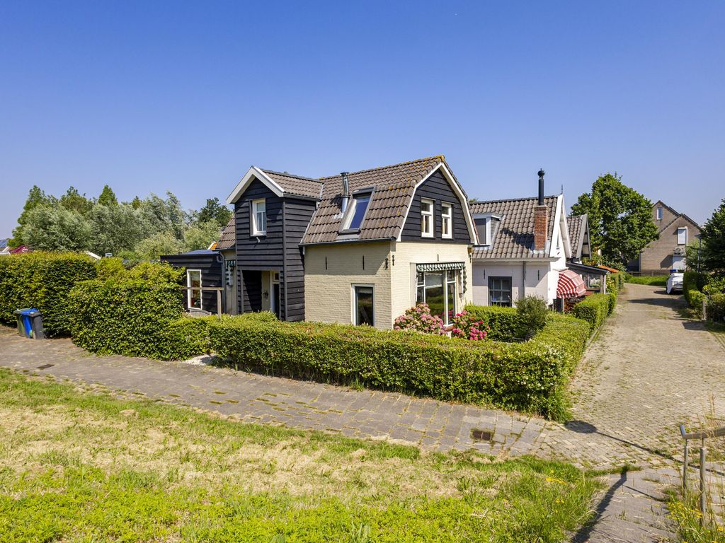 Poelenstoep 17, Sliedrecht