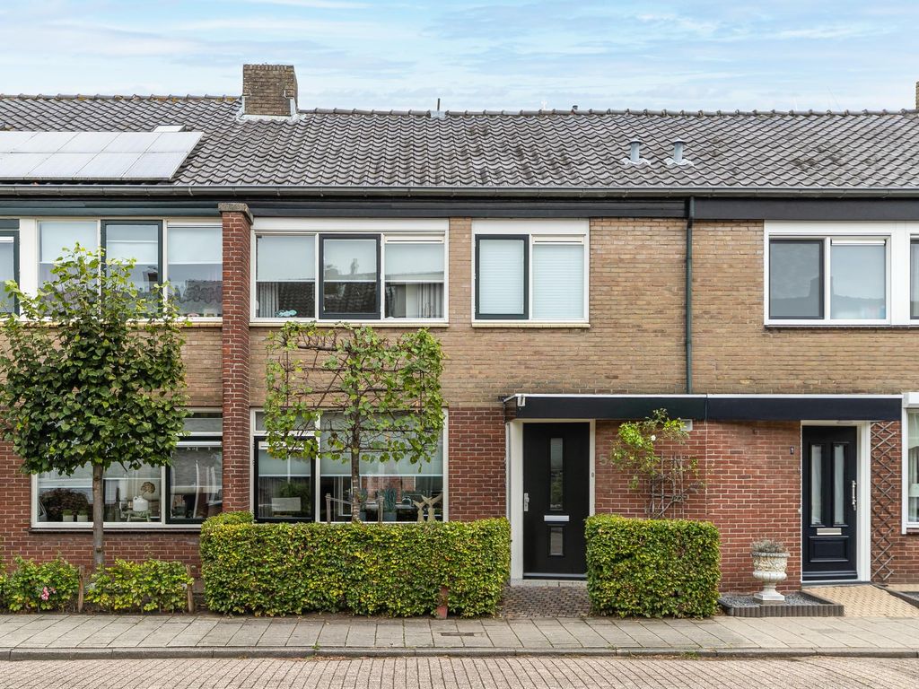 Waalstraat 5, HARDINXVELD-GIESSENDAM
