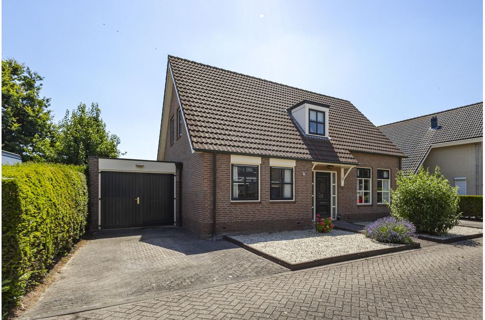 Koperwiek 16