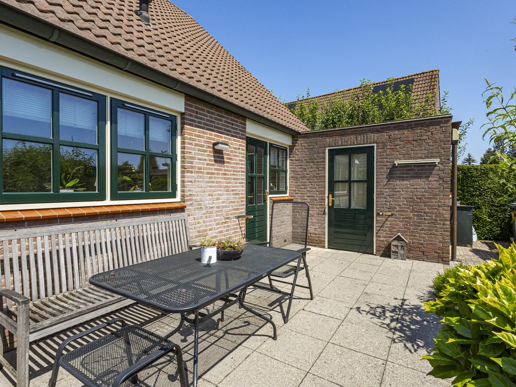 Koperwiek 16, Hardinxveld-Giessendam