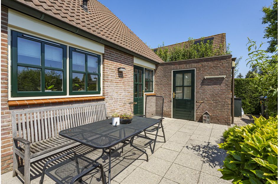 Koperwiek 16