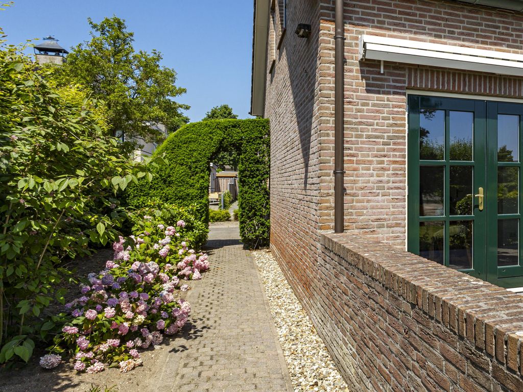 Koperwiek 16, Hardinxveld-Giessendam