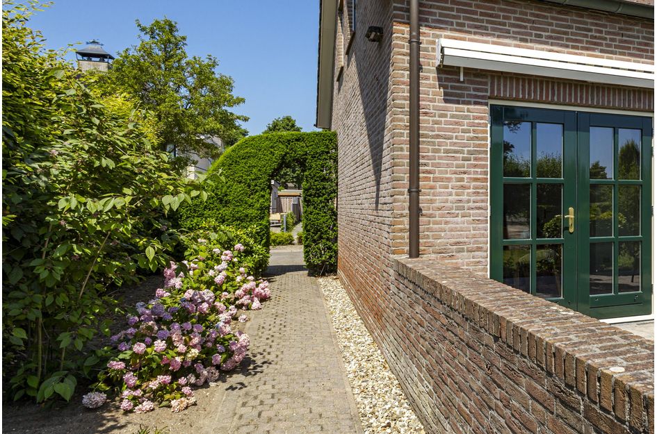 Koperwiek 16