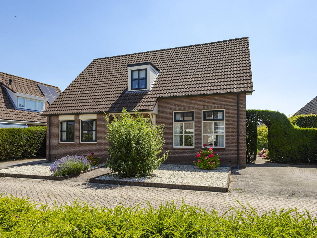 Koperwiek 16, Hardinxveld-Giessendam