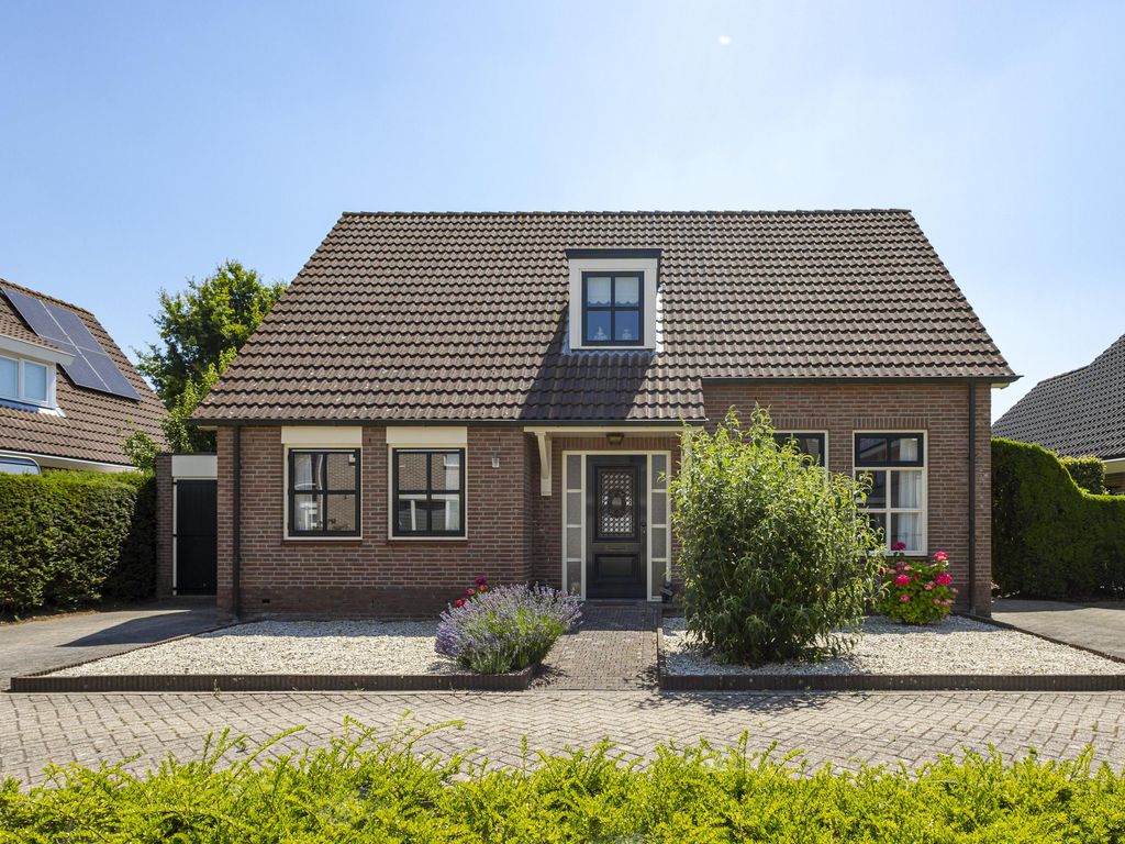 Koperwiek 16, Hardinxveld-Giessendam