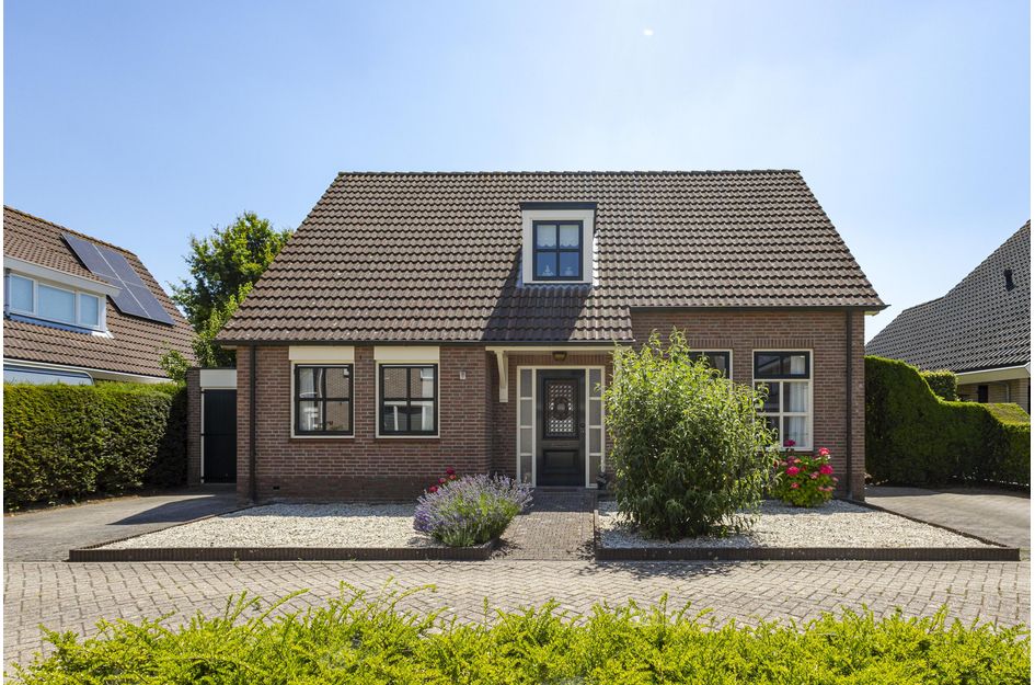 Koperwiek 16